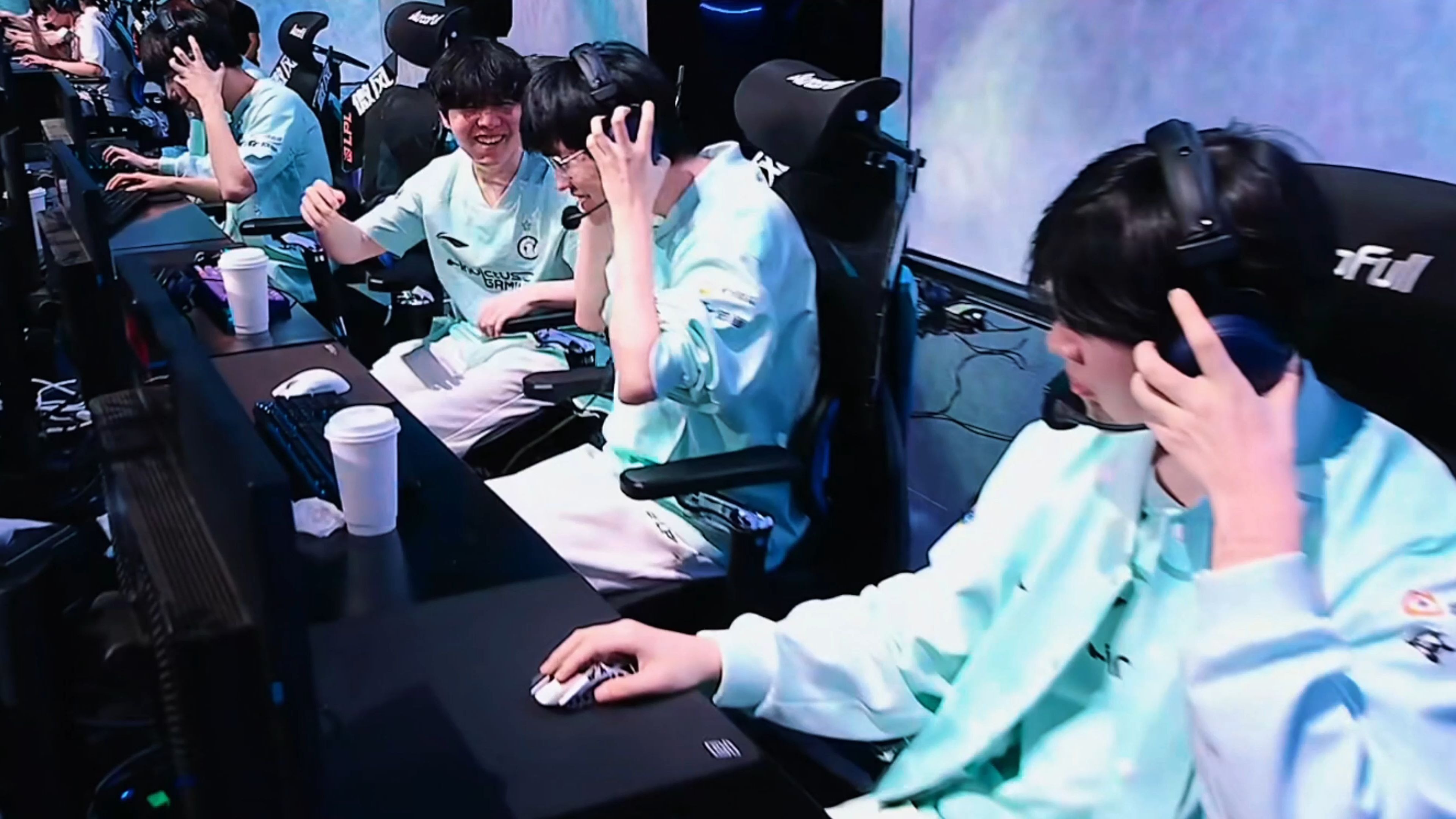 包含TSM轻取G2，Peanut团战一打五宿命之战2025世界赛，让粉丝疯狂欢呼的词条