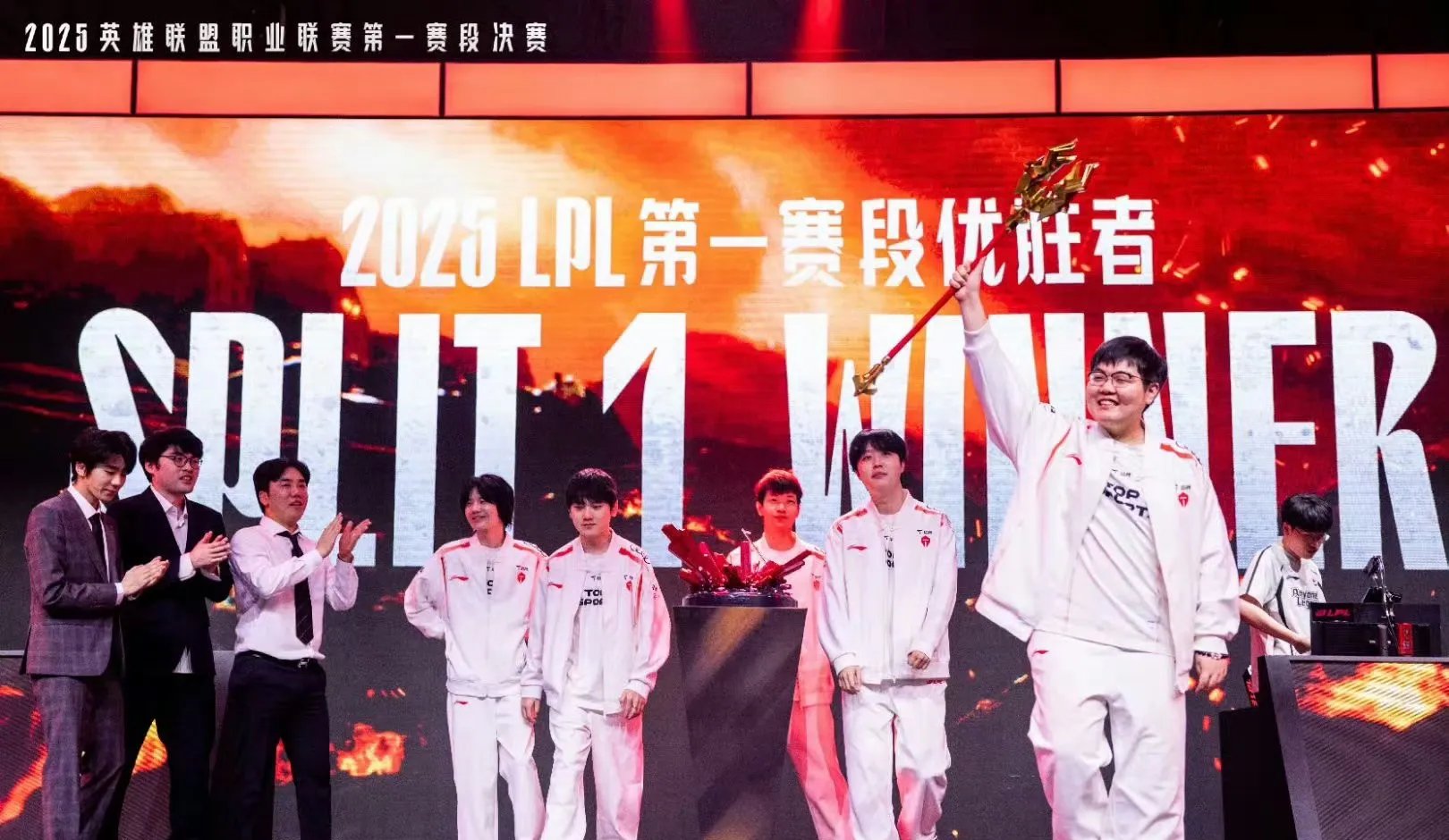 开云官网-包含EDG横扫RNG，369单局斩获MVP焦点之战淘汰赛，引爆全场热议的词条