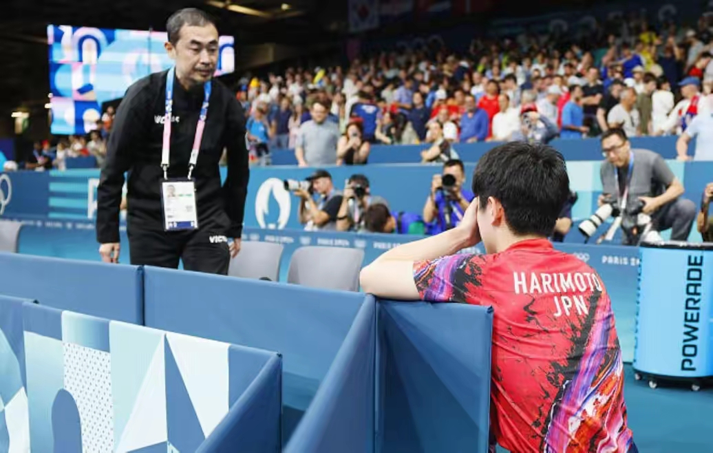 关于韩国乒乓球队完胜中国乒乓球队，张本智和送出助攻的信息