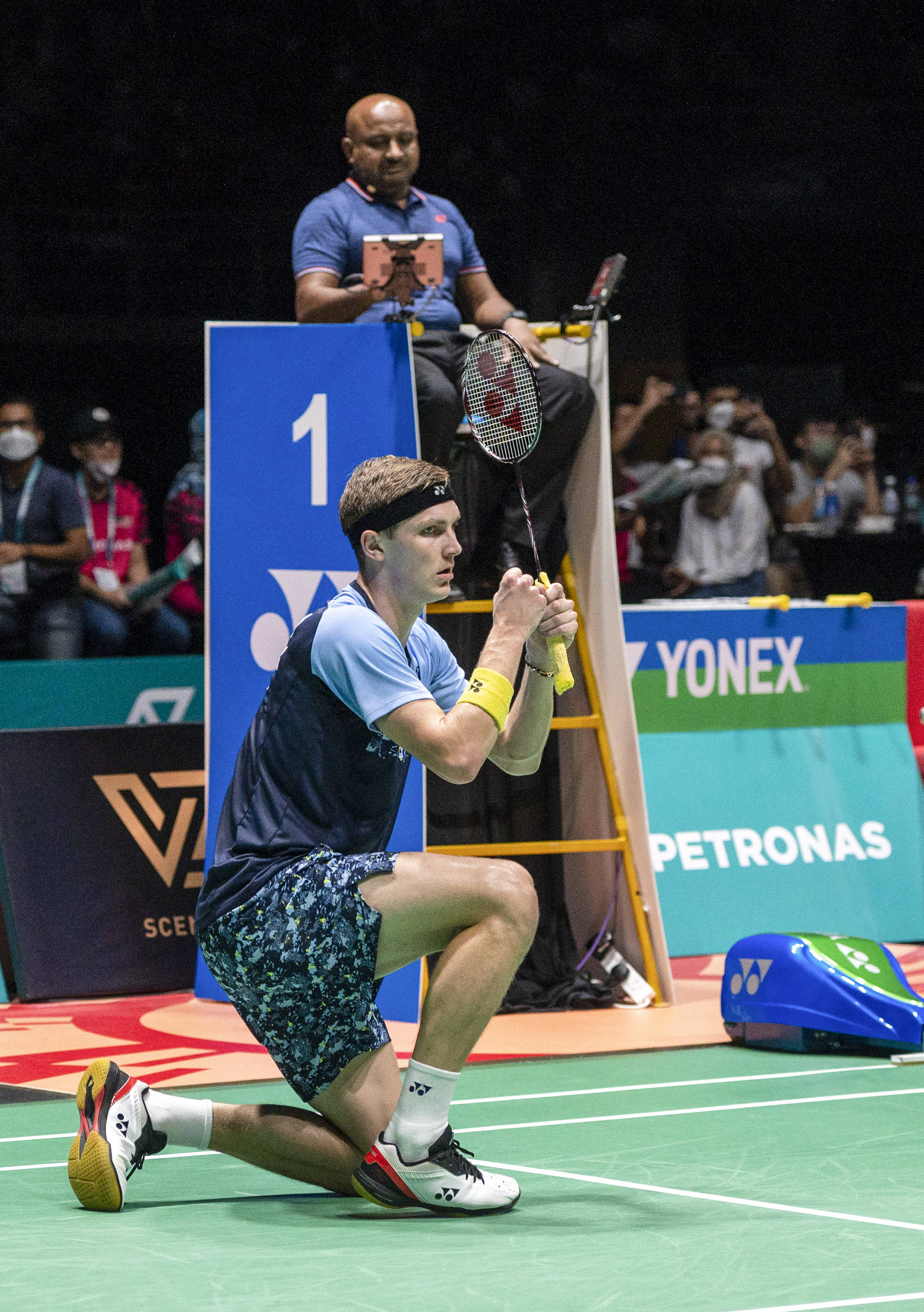 包含英格兰羽毛球队绝杀日本羽毛球队，安赛龙高光表现的词条