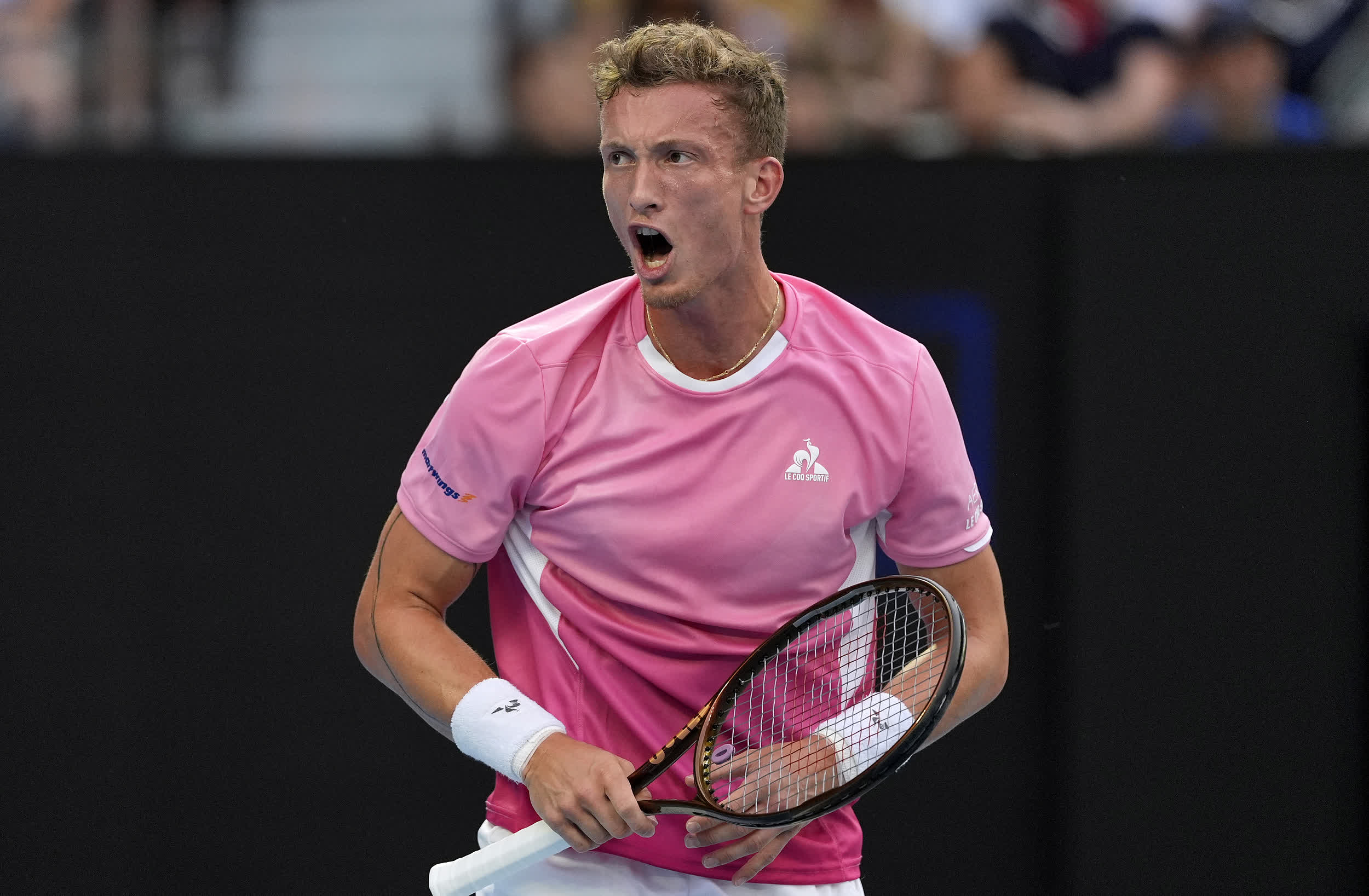 意大利网球队险胜法国网球队,德约科维奇送出助攻的简单介绍 意大利网球队险胜法国网球队,德约科维奇送出助攻的简单介绍