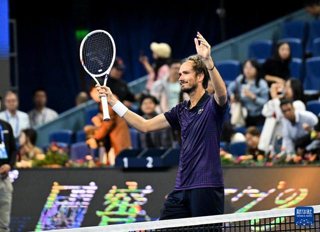 关于日本网球队轻取美国网球队，梅德韦杰夫关键制胜的信息