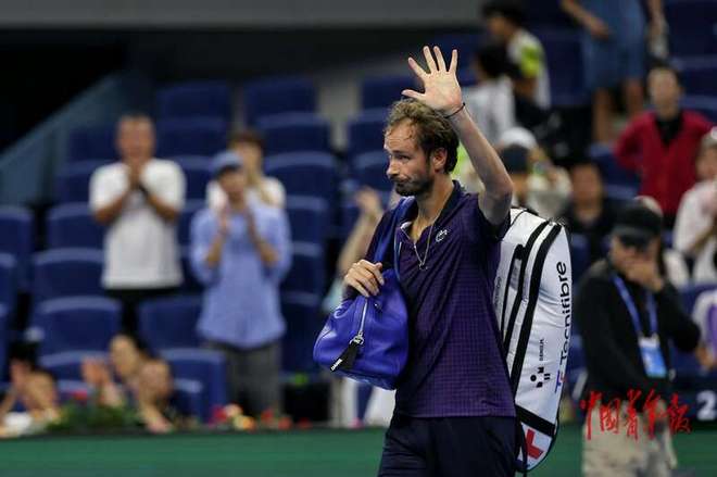 关于日本网球队轻取美国网球队，梅德韦杰夫关键制胜的信息