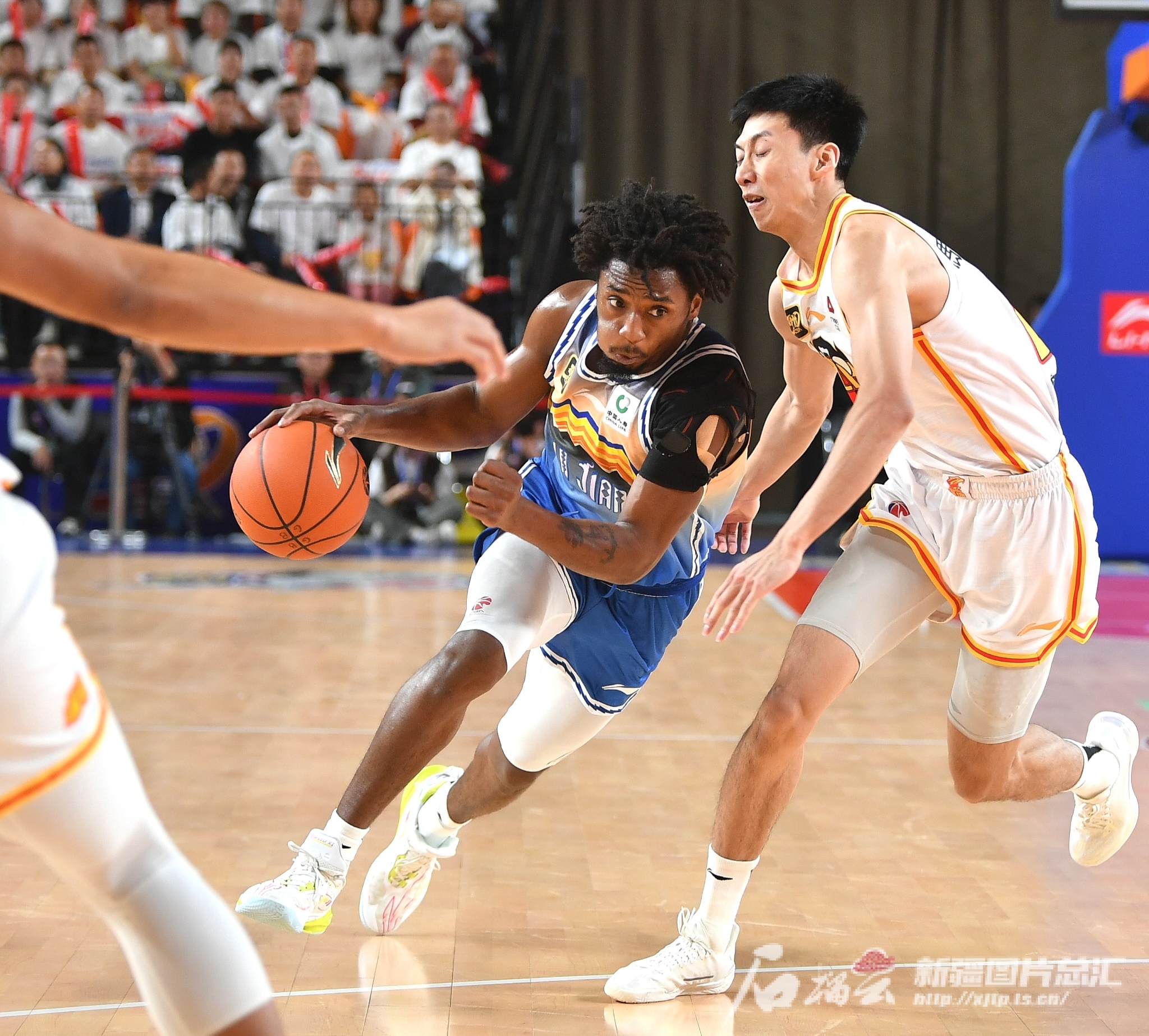 新疆队主场击败对手，积分继续领先