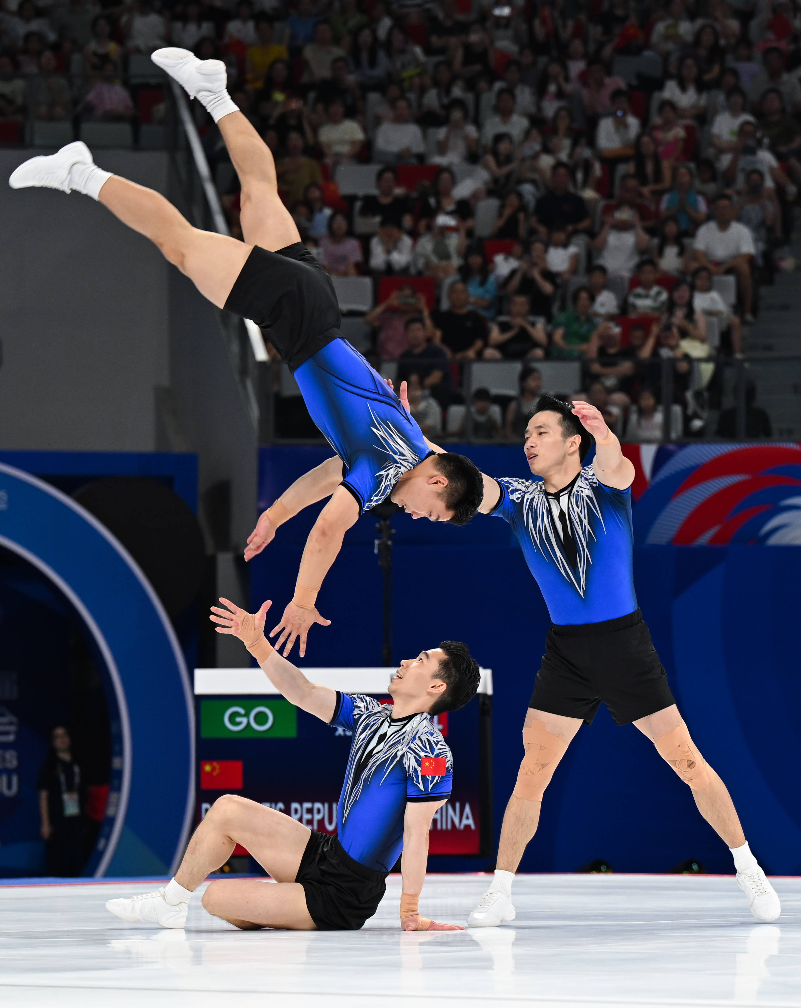 体操团体赛夺冠，中国队合作无间！的简单介绍