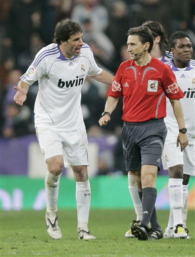 开云体育入口-赫塔菲被判犯规点球，裁判系统遭疯狂抗议的简单介绍