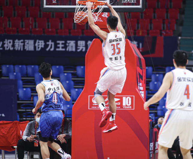 关于新疆队碾压广东队，拉文惊艳四座的信息