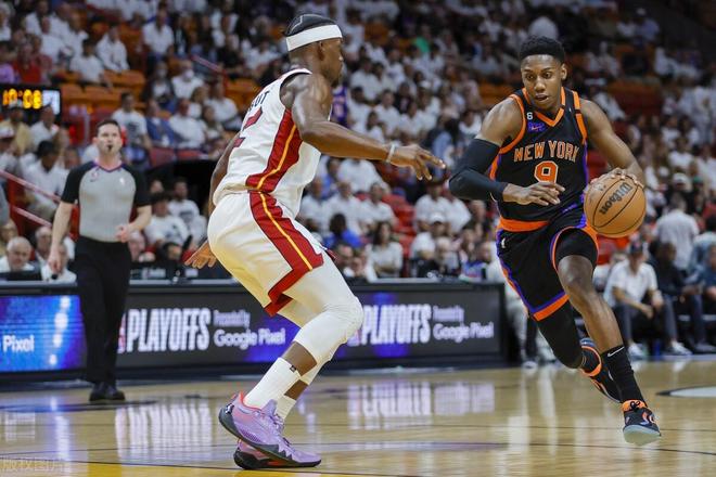 开云体育app-天津队完胜江苏队，布伦森点燃赛场