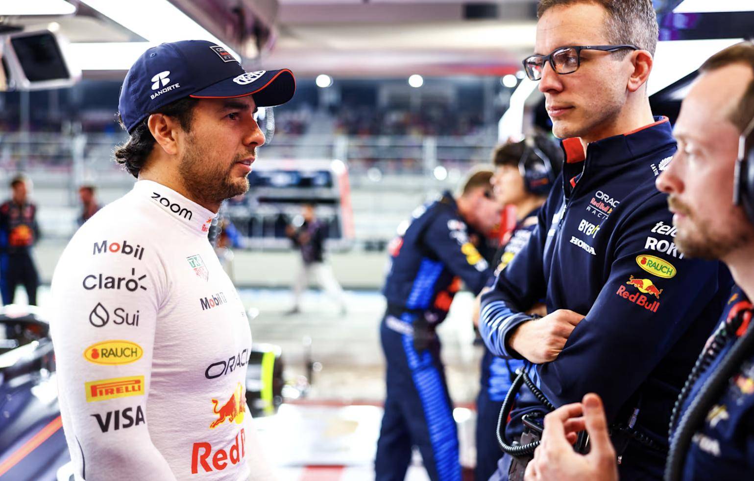 开云体育app-梅赛德斯碾压红牛车队，佩雷兹关键制胜的简单介绍