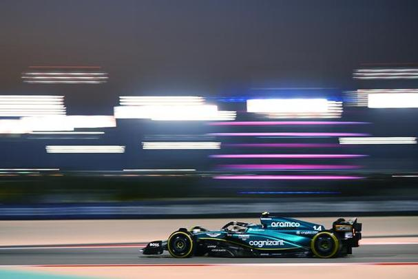 关于红牛车队完胜迈凯伦，阿隆索高光表现的信息