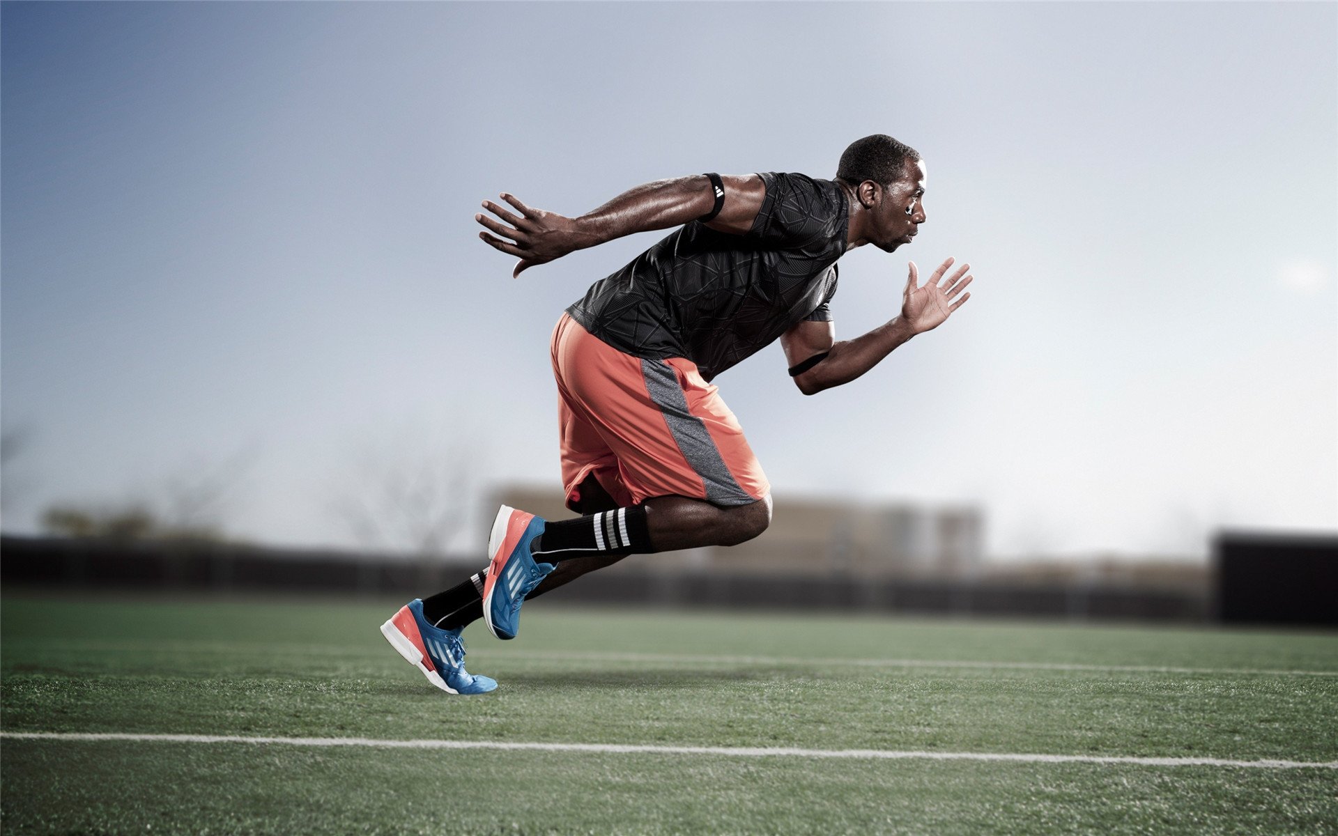 开云体育中国-F1新赛季揭幕战焦点战，灰熊打穿火箭，速度与激情的双重奏