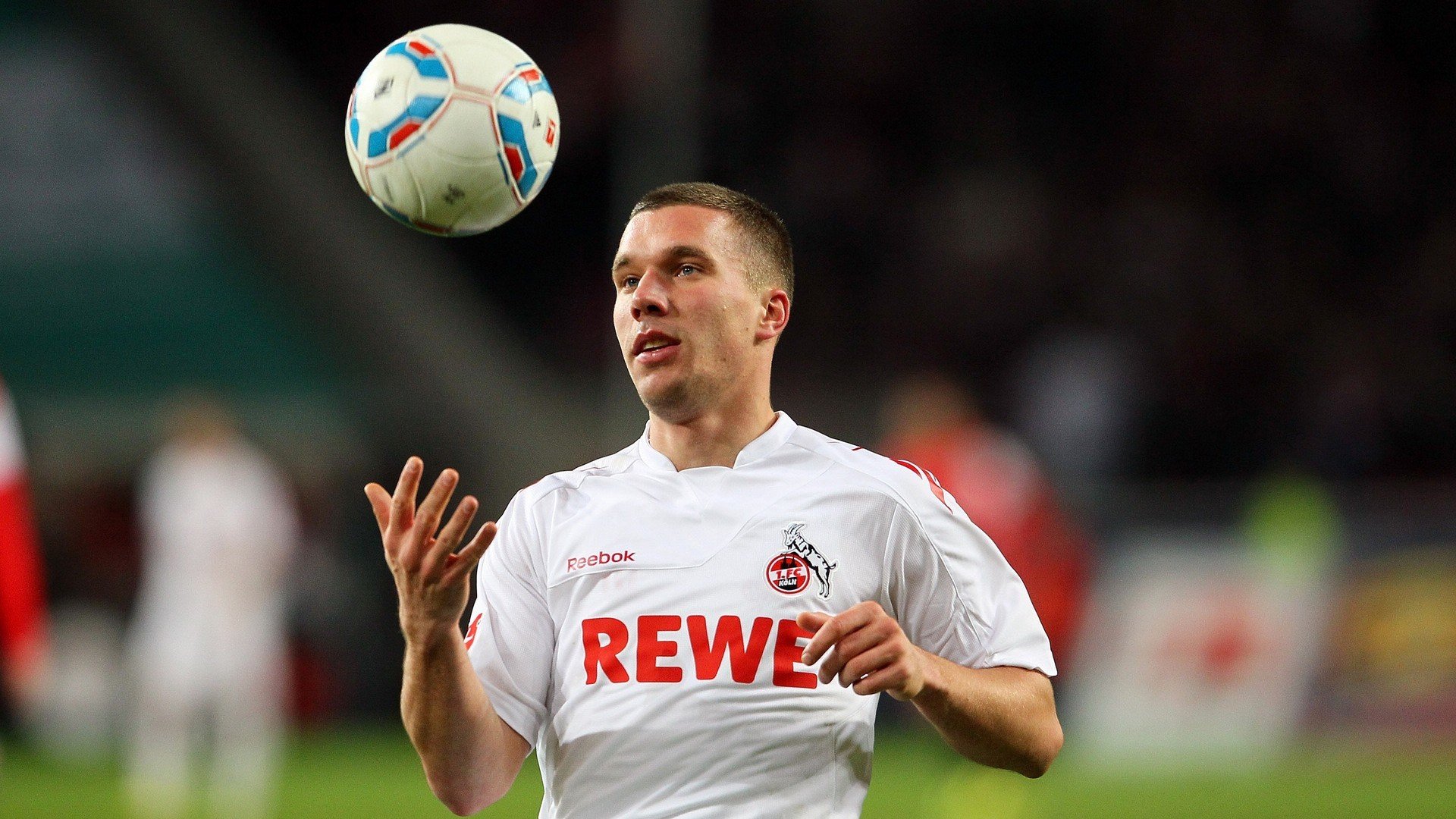 开云足球直播-总决赛之夜，巴斯托尼关键战不手软，一位非典型英雄的崛起