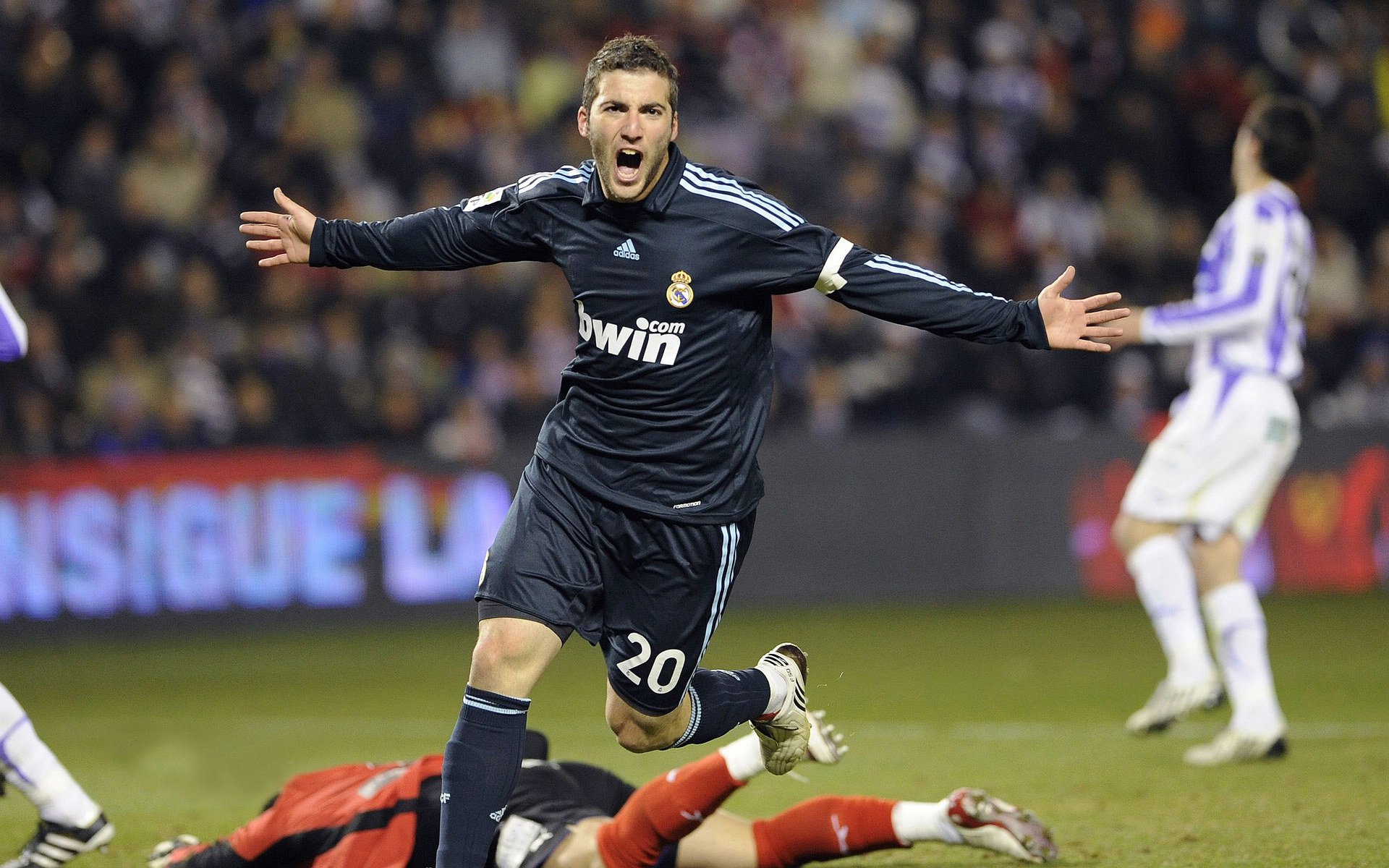 开云体育官网-穆勒打出生涯之夜，拉齐奥压哨击败国际米兰